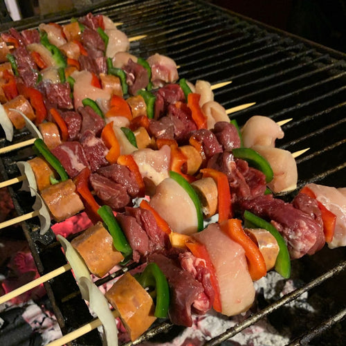 Anticuchos de Pollo (pollo, chorizo, cebolla, pimentón)