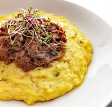 CARNE MECHADA CON PASTELERA DE CHOCLO
