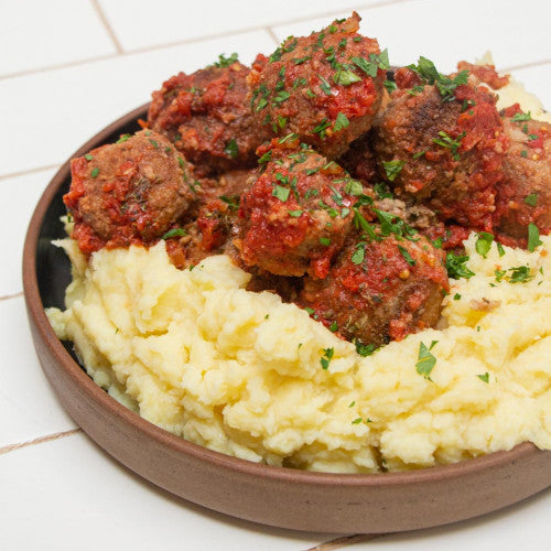 ALBÓNDIGAS DE VERDURAS EN SALSA DE TOMATE CON PURÉ DE PAPAS (VEGETARIANO)