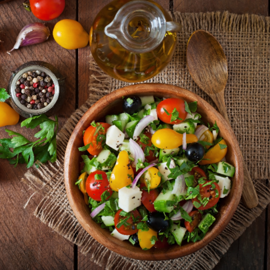ENSALADA FRESCA (LECHUGA, REPOLLO, TOMATE, HUEVO DURO, ZANAHORIA) (VEGETARIANO)