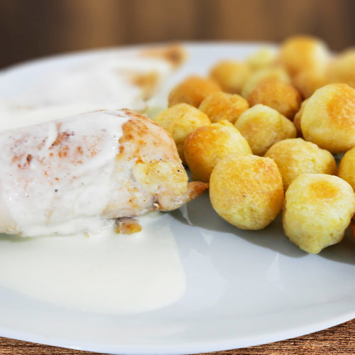 POLLO A LA HUANCAÍNA CON PAPAS DUQUESAS