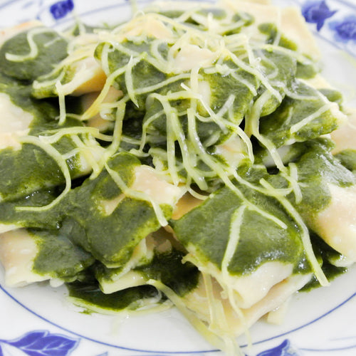 RAVIOLIS CON SALSA DE ESPINACA  (VEGETARIANO)