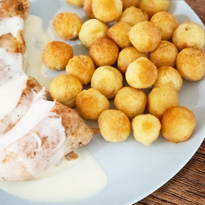 POLLO A LA HUANCAÍNA CON PAPAS DUQUESAS
