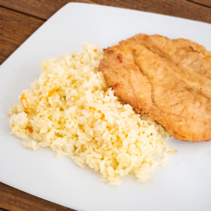 MILANESA DE POLLO CON ARROZ A LA ZANAHORIA